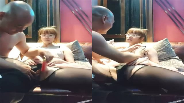 黑丝巨乳眼镜淫娃包间遭两猛男3P狂插激战